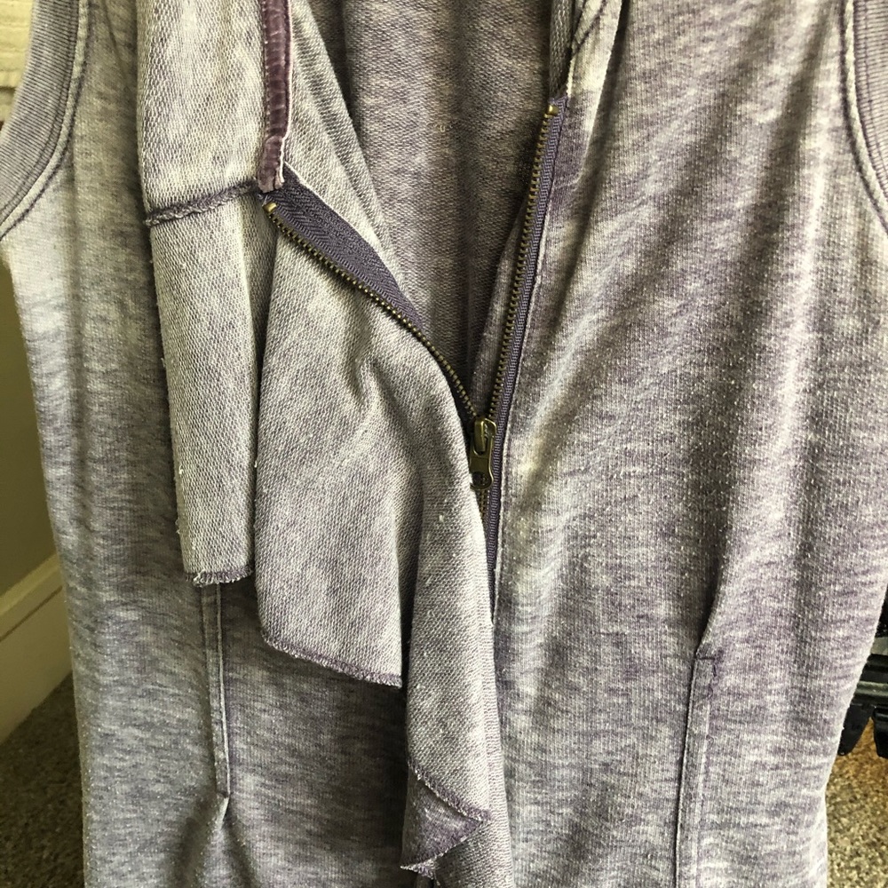 Vest - Picture 3 of 4